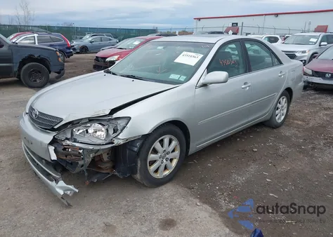 2004 Toyota Camry Xle z USA, uszkodzony, nr VIN 4T1BE30K74U295721